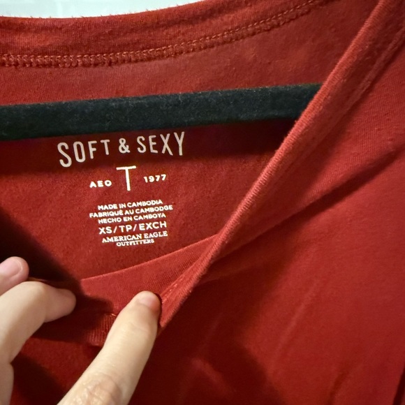 💸CLEARANCE 4 for $15💸 A&E Women's Red Ombre Soft & Sexy T - Picture 3 of 4